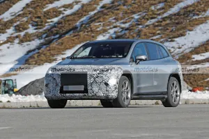 El nuevo Mercedes-Maybach EQS SUV cazado en nuevas fotos espía en los Alpes