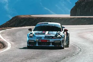 El Porsche 911 Turbo S destrona el récord de Bentley en el Pikes Peak