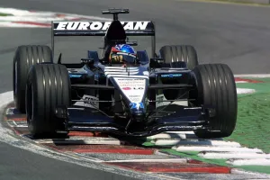 La temporada «milagrosa» de Fernando Alonso con Minardi, contada por sus protagonistas