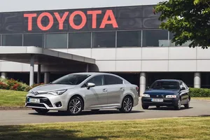 Toyota celebra el 30 aniversario de su fábrica del Reino Unido: del Carina E al Corolla Hybrid