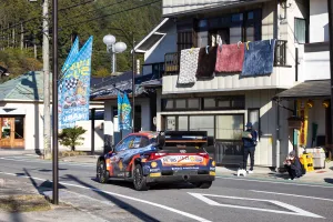 Accidentado inicio del Rally de Japón con el Hyundai de Dani Sordo en llamas