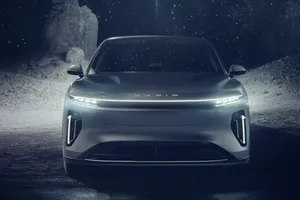 El Lucid Gravity se insinúa en unos adelantos, un SUV eléctrico tan lujoso como el Maybach EQS