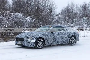 El nuevo Mercedes CLE Coupé PHEV se enfrenta a sus primeras pruebas de invierno