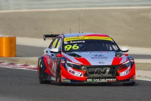 Mikel Azcona se hace con la pole de la carrera principal del WTCR en Bahrein