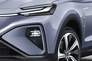 El SUV eléctrico del momento tiene el tamaño de un Skoda Enyaq y el precio de un Citroën ë-C4