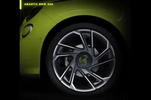 El nuevo Abarth 500 eléctrico muestra sus rasgos deportivos en un primer adelanto
