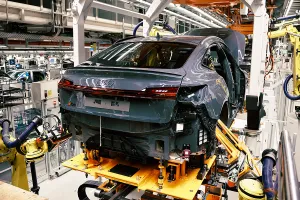 Los nuevos Audi Q8 e-tron entran en producción adelantando la llegada del Mercedes EQE SUV