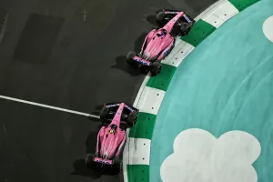 Esteban Ocon aprendió mucho de Fernando Alonso: «Siempre estaba dos paradas en boxes por delante»