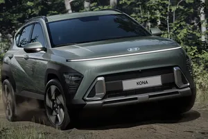 Hyundai desvela las primeras imágenes y detalles del nuevo Kona: el SUV electrificado estrena generación