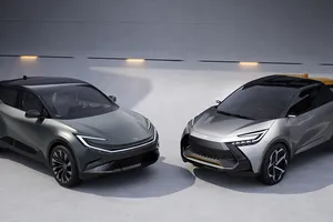 La estrategia de Toyota para liderar el segmento C-SUV: dos modelos y tecnologías HEV, PHEV y BEV