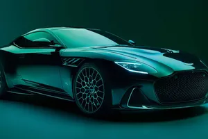 Aston Martin desvela el nuevo DBS 770 Ultimate, una bestia con motor V12 y un título para la historia