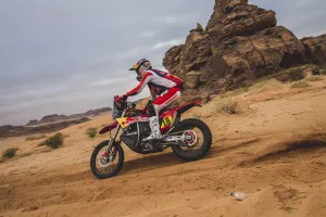 Daniel Sanders hoy no levanta y se anota la tercera etapa del Dakar en motos