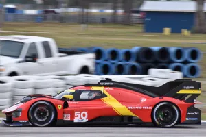 El Ferrari 499P rueda en Sebring mientras los focos se centran en las 24 Horas de Daytona