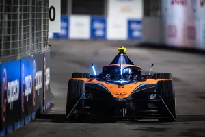 Jake Hughes y McLaren logran su primera pole en Fórmula E en el ePrix de Ad-Diriyah
