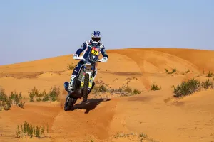 Luciano Benavides y Husqvarna se llevan la novena etapa del Dakar en motos