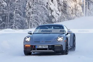 El nuevo Porsche 911 Dakar regresa a las pruebas de invierno al desnudo