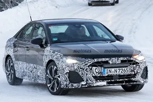 El nuevo Audi A3 Sedán 2024 pierde camuflaje a su paso por el norte de Europa