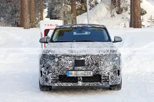 El nuevo BMW iX2 se enfrenta a las pruebas de invierno aprovechando los ¡cargadores de Tesla!