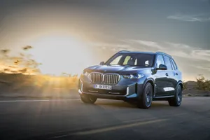 Desvelados los nuevos BMW X5 y X6 LCI, dos SUV más elegantes, deportivos, potentes y tecnológicos