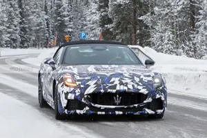 El nuevo Maserati GranCabrio también recala en las pruebas de invierno, con sorpresa incluida