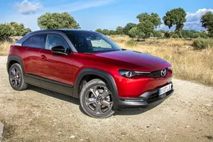 Mazda advierte sobre los coches eléctricos de gran autonomía: «No son sostenibles»