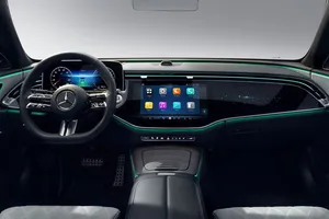 El nuevo Mercedes Clase E 2023 muestra su interior tan lujoso como tecnológico