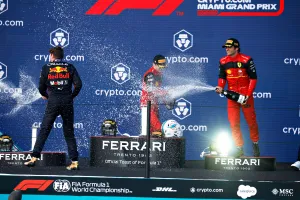 Montoya ve a Carlos Sainz capaz de vencer a Leclerc, ¿le convierte eso en candidato al Mundial de F1?