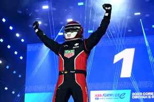 Pascal Wehrlein asalta el liderato de la Fórmula E con su doble victoria en el ePrix de Ad-Diriyah