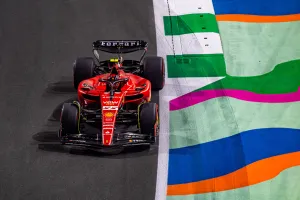 Carlos Sainz y Ferrari agachan la cabeza con un motor sin exprimir: «Queda algo de rendimiento por encontrar»