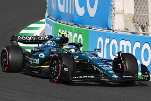 Fernando Alonso avisa de que el Aston Martin aún tiene margen de mejora: «Creo que todavía no tenemos la configuración ideal»