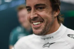 A Fernando Alonso ni la sanción le borra la sonrisa: «He disfrutado el podio y la FIA ha quedado mal»