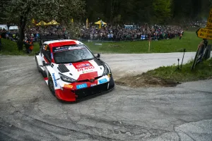 El accidente de Thierry Neuville deja todo de cara para Elfyn Evans en el Rally de Croacia