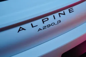 El Alpine L’A290_β adelanta un utilitario deportivo y eléctrico tan potente como el Clio V6 y rival del CUPRA Raval