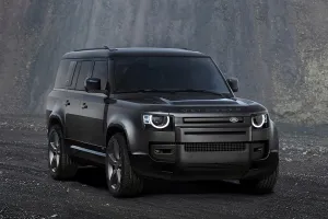 La gama del Land Rover Defender 2024 estrena un nuevo motor de gasolina y dos nuevos paquetes opcionales más offroad