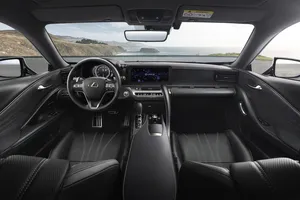 Los Lexus LC 2024 llegarán al verano con más equipamiento y mejoras en su versión híbrida