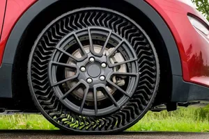 Michelin retrasa el lanzamiento del neumático sin aire Uptis y anuncia que Tesla participará en las pruebas
