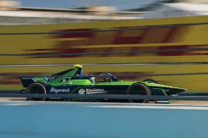 Nick Cassidy se lleva la carrera de los infinitos adelantamientos del ePrix de Berlín