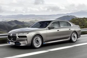 Llega el nuevo BMW i7 eDrive50, la versión «básica» de la lujosa berlina eléctrica con más de 600 km de autonomía