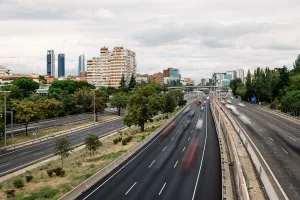 Las ciudades españolas que más recaudan en multas de tráfico. ¿Cuál domina con más de la mitad?