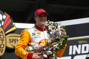 Josef Newgarden logra su ansiada victoria en una desquiciada Indy 500; cuarto lugar de Alex Palou