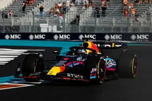 Max Verstappen, récord del circuito y sólida candidatura a la pole; Fernando Alonso sufre