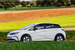 El nuevo BYD Dolphin aspira a reinar entre los compactos eléctricos en Europa con un precio muy atractivo, pero con un importante truco