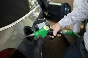 Un estudio considera una «aberración» el uso de e-fuels en el transporte y apuesta de lleno por la electrificación