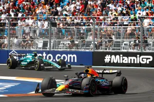 El Fernando Alonso más ambicioso admite que un «coche asombroso» y el «mejor ritmo de la temporada» son insuficientes