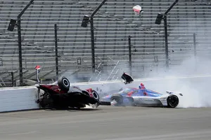Stefan Wilson se fractura una vértebra en un accidente y es baja para la Indy 500