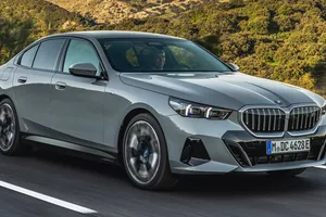 Todos los precios del nuevo BMW i5, el esperado eléctrico de lujo que apunta al Mercedes EQE