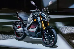 La Yadea Keeness es una moto eléctrica Naked que equivale a una 125, acelera como una 300 y tiene un precio sorprendente