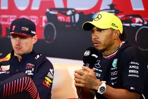 Hamilton pide cambios para evitar dominios como el de Red Bull. Verstappen no ha tardado en contestar