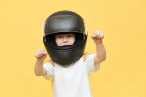 ¿Se puede llevar a un niño en moto? ¿Cuál es la edad mínima?