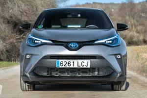 5.000 € de descuento y etiqueta ECO, el SUV híbrido de Toyota más vendido es un chollo, pero date prisa, pronto subirá de precio
